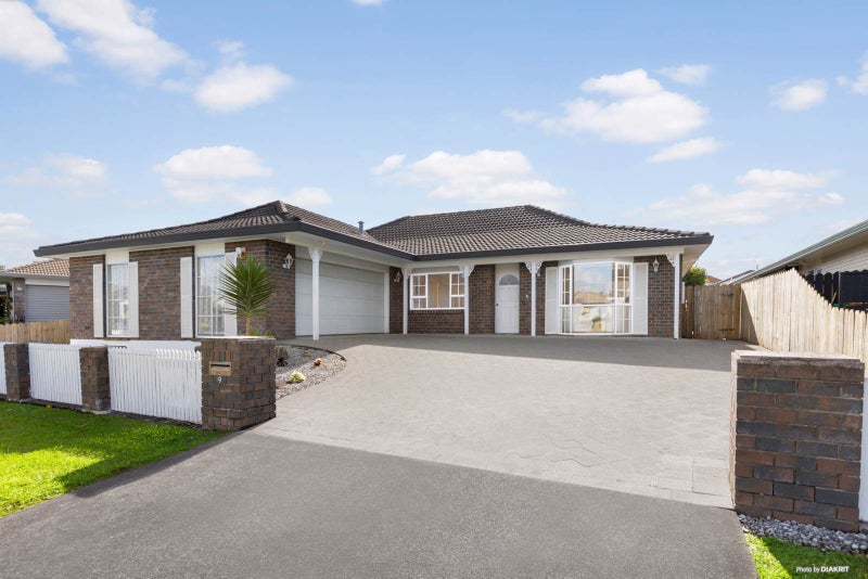 9 Amberwood Drive, Northpark, Auckland - Carousel 1