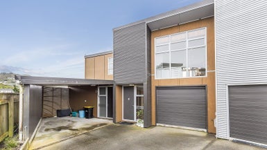 37C Gurkha Crescent, Khandallah, Wellington - Carousel 1