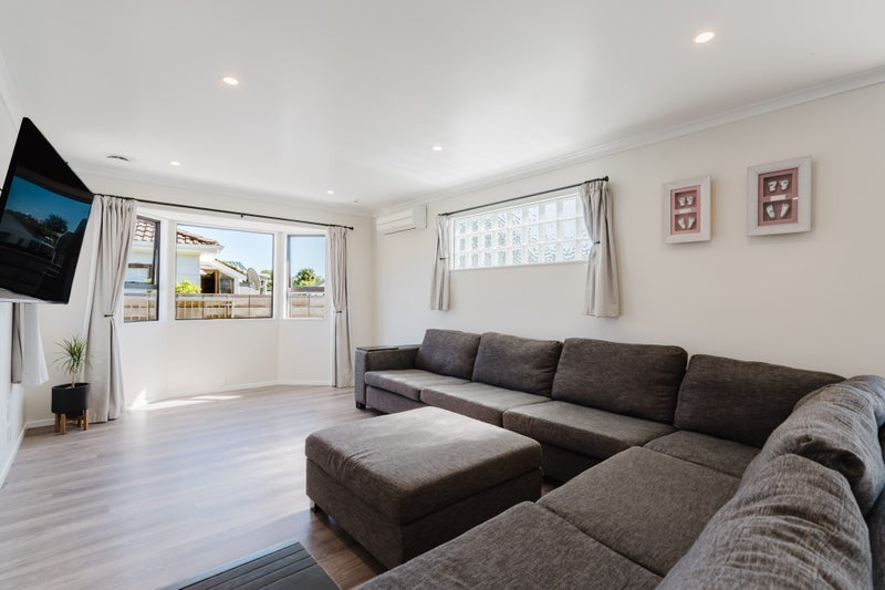 18 Jasmine Avenue, Dinsdale, Hamilton - Carousel 2