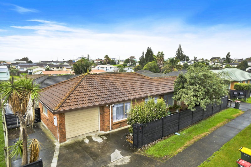 9 Finlayson Avenue, Clendon Park, Auckland - Carousel 1