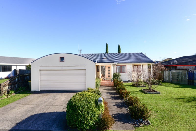 18 Moreland Avenue, Pukete, Hamilton - Carousel 1