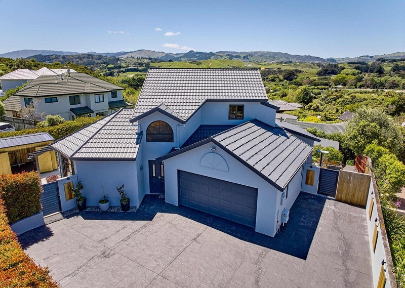 17 Voyager Way, Whitby, Porirua - Carousel 1