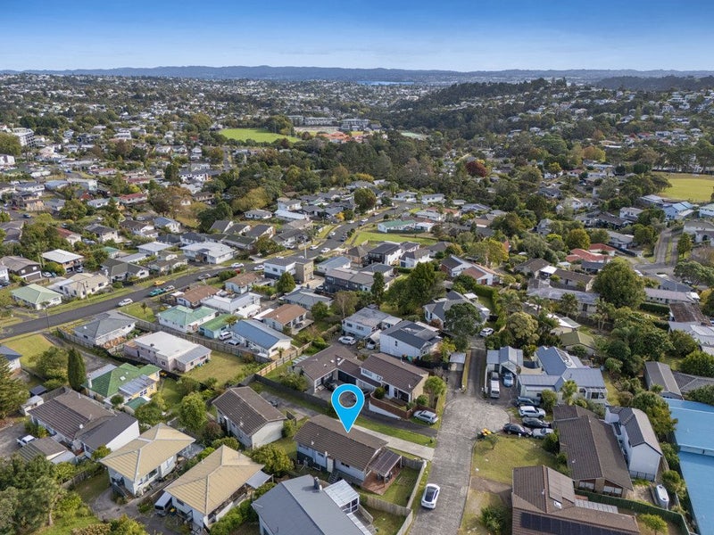 1/4 Clare Place, Glenfield, Auckland - Carousel 15
