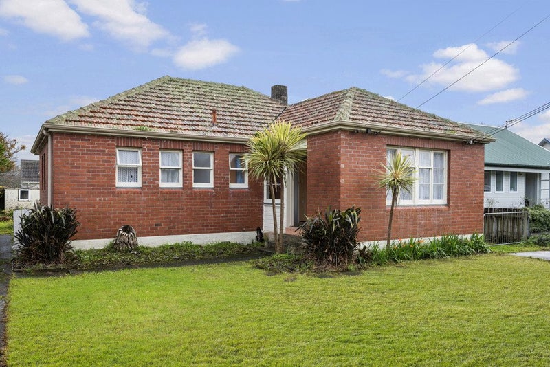 1 Wood Grove, Naenae, Lower Hutt - Carousel 1
