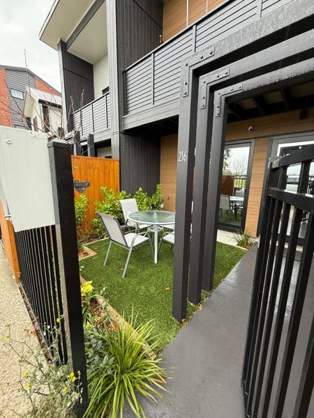 3/216 Rosebank Road, Avondale, Auckland - Carousel 1