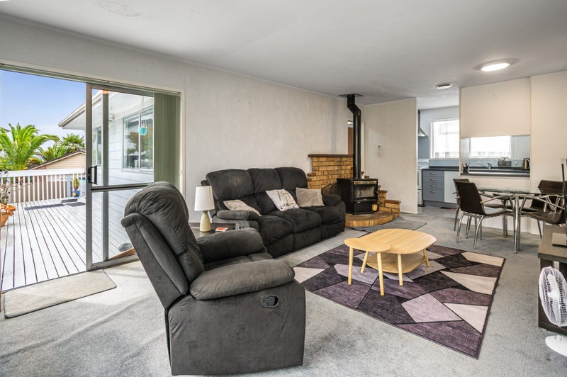 7 Ballial Place, West Harbour, Auckland - Carousel 2