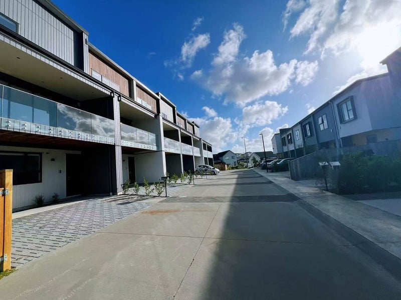 9 Heketara Way, Massey, Auckland - Carousel 12