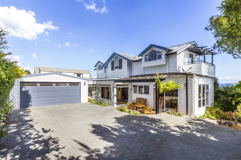 11 Crowther Terrace, Waipahihi, Taupo - Carousel 1