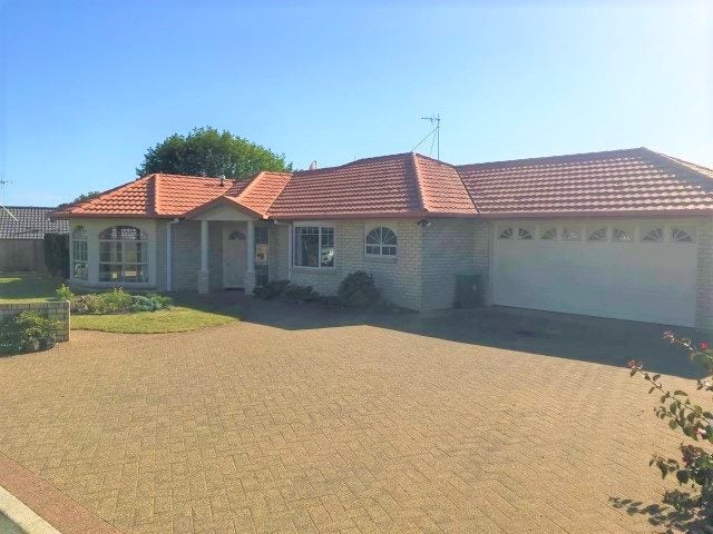 9 Stableford Drive, Pyes Pa, Tauranga - Carousel 1