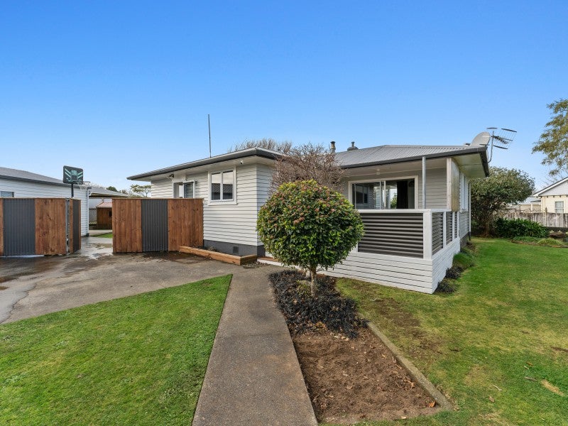 22 Cordelia Street, Stratford - Carousel 1