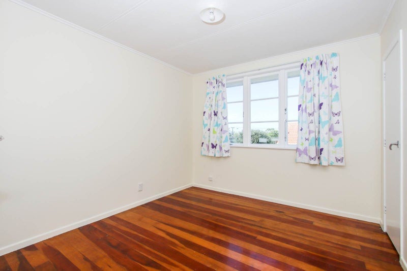 97 Owairaka Avenue, Mount Albert, Auckland - Carousel 7