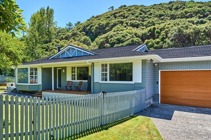 15 Charthouse Lane, Whitby, Porirua - Carousel 1