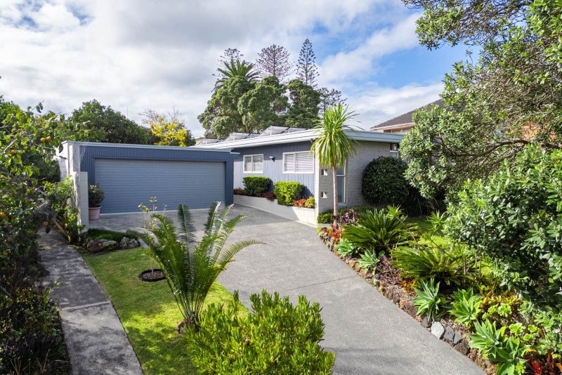 13 James Evans Drive, Northcote, Auckland - Carousel 2