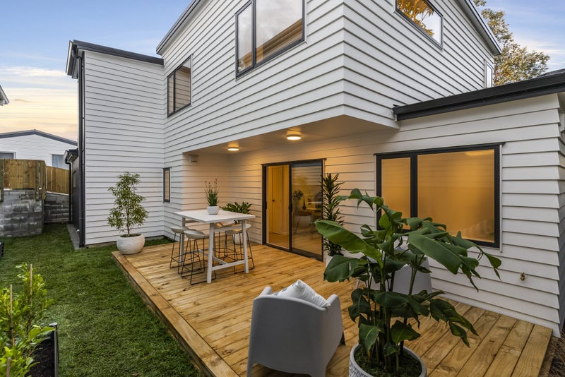 18 Kathleen Street, Totara Vale, Auckland - Carousel 1