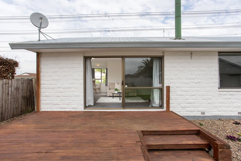 7 Malabar Crescent, Broomfield, Christchurch - Carousel 1