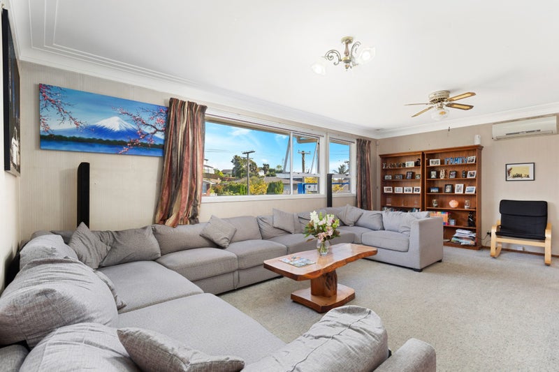 11 Windermere Crescent, Blockhouse Bay, Auckland - Carousel 1