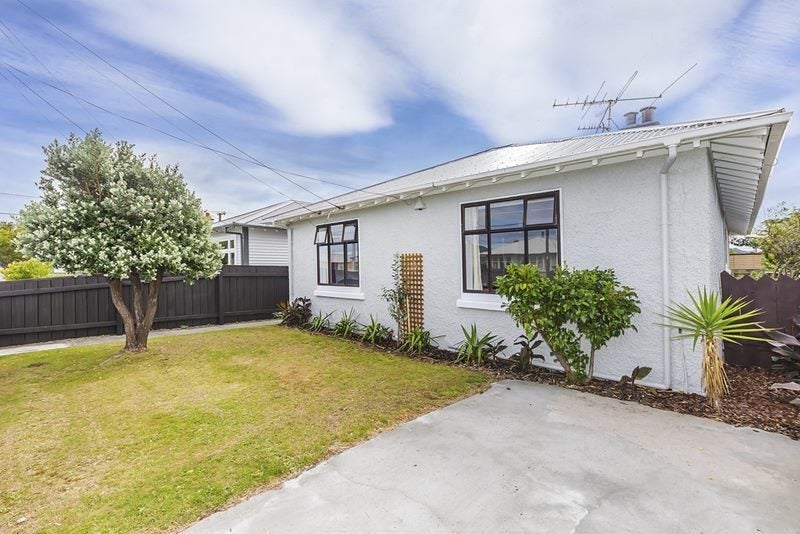 61 Adelaide Street, Petone, Lower Hutt - Carousel 1