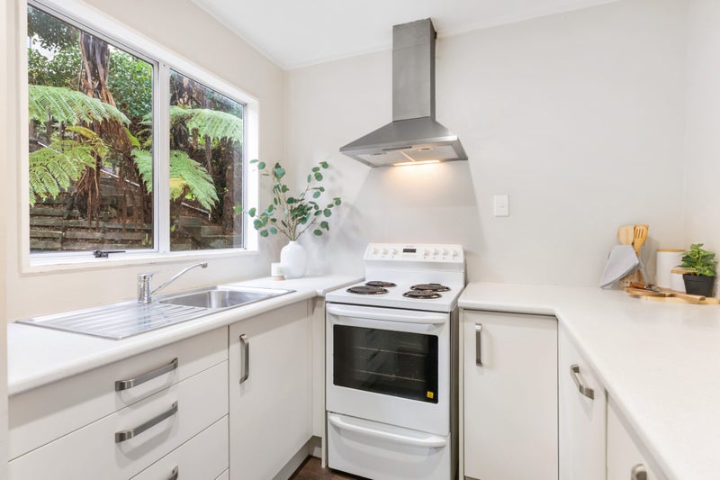 30A Cheltenham Terrace, Newlands, Wellington - Carousel 2