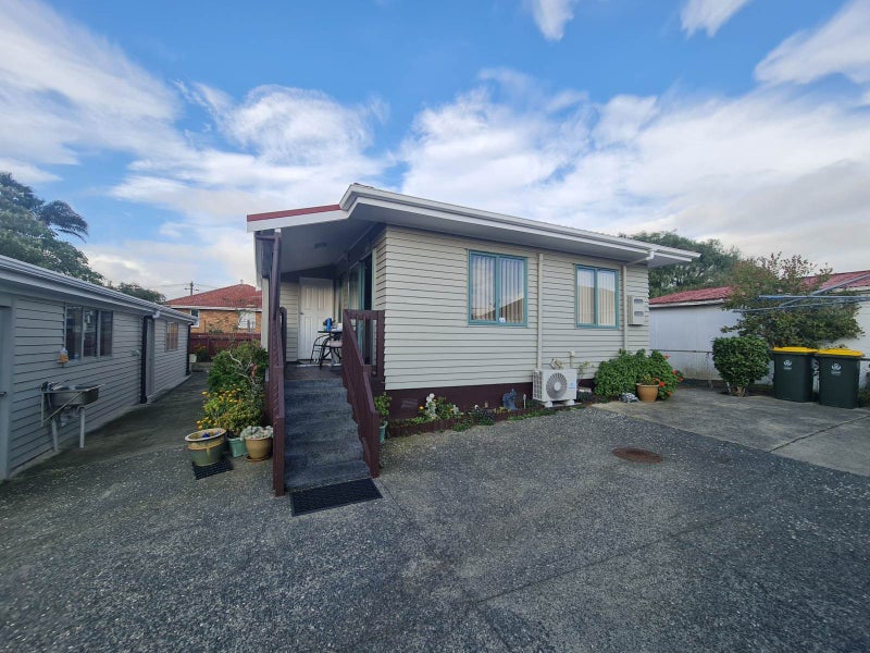 12 Grantham Road, Papatoetoe, Auckland - Carousel 1