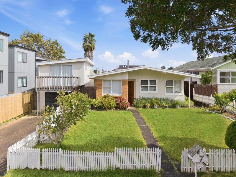 7 Murvale Drive, Bucklands Beach, Auckland - Carousel 2