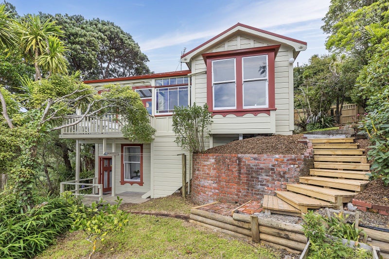 153 Raroa Road, Aro Valley, Wellington - Carousel 1