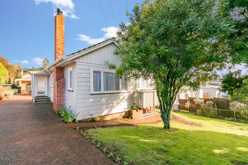 17 Carlton Street, Hillsborough, Auckland - Carousel 1