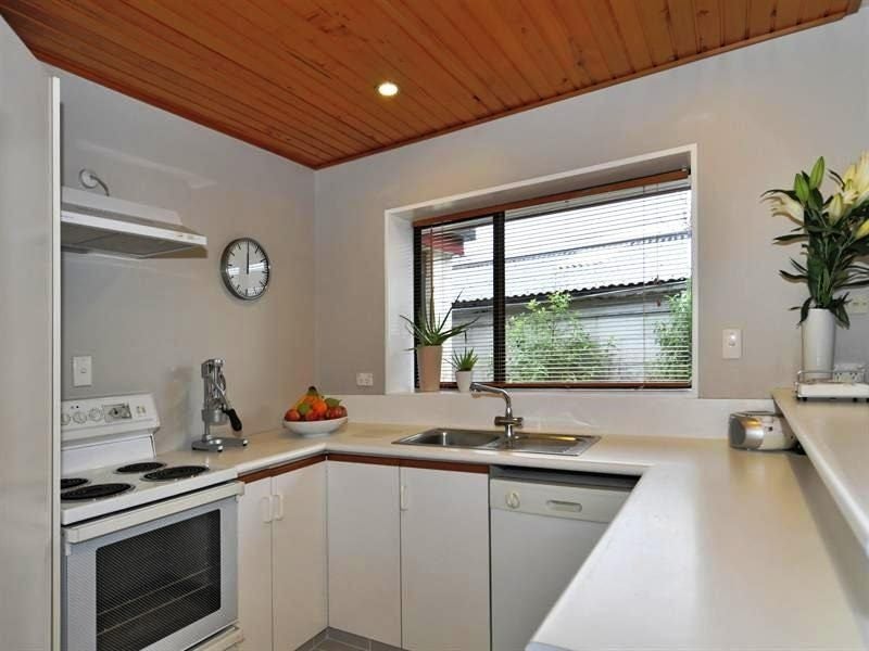 2/30 Lees Road, Strowan, Christchurch - Carousel 2