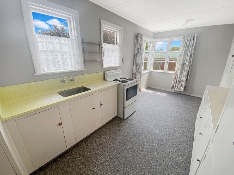 33 Blighs Road, Bryndwr, Christchurch - Carousel 2