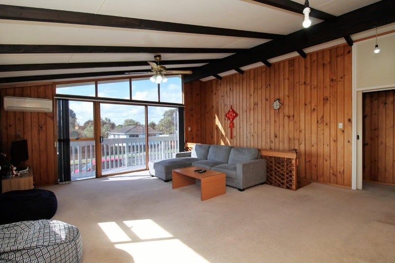 28 Gibbons Road, Weymouth, Auckland - Carousel 1