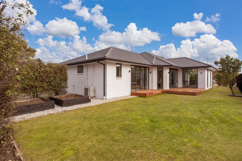 11 Sedgemoor Close, Burwood, Christchurch - Carousel 1