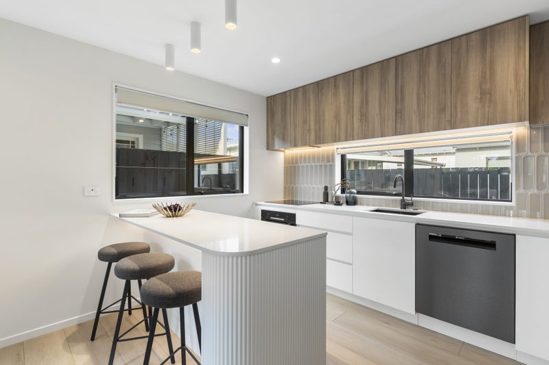 16A Moa Road, Point Chevalier, Auckland - Carousel 2