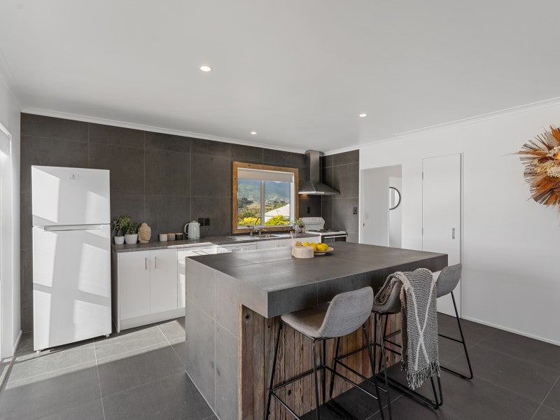 5 Freyberg Crescent, Waikanae Beach, Waikanae - Carousel 2