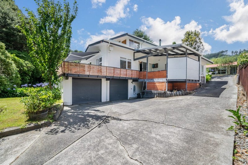 3 Fendalton Crescent, Pinehaven, Upper Hutt - Carousel 1