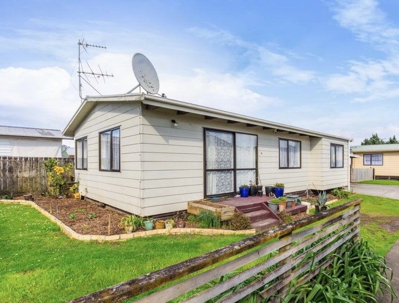 3 Robertson Road, Favona, Auckland - Carousel 1