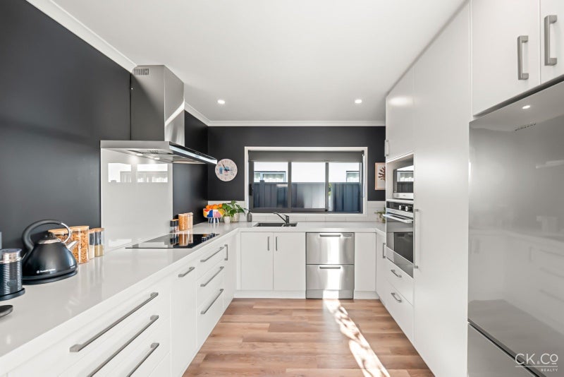 9 Pattullo Crescent, Wallaceville, Upper Hutt - Carousel 2