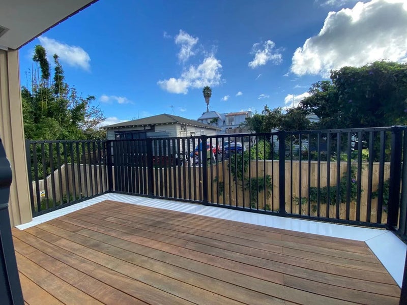 553B Glenfield Road, Glenfield, Auckland - Carousel 7