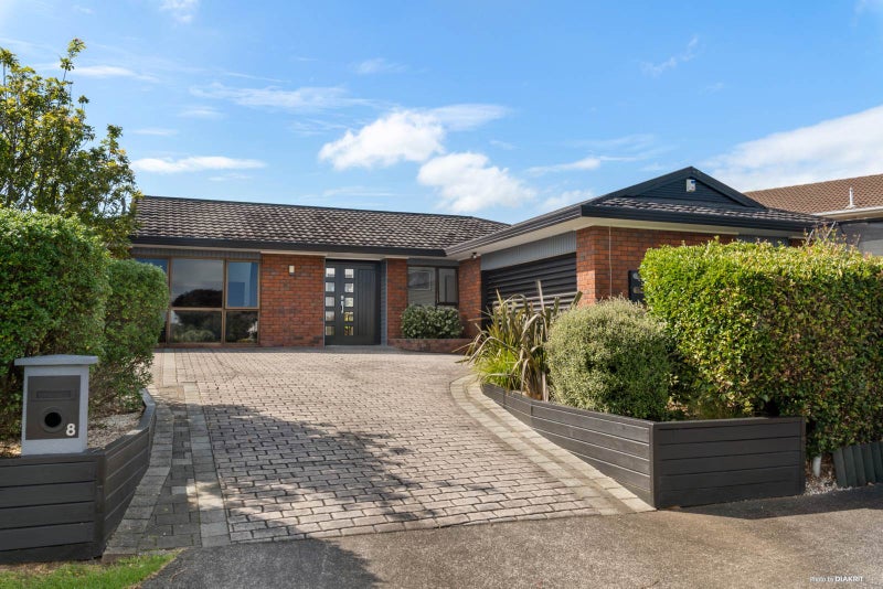 8 Camira Place, Botany Downs, Auckland - Carousel 1