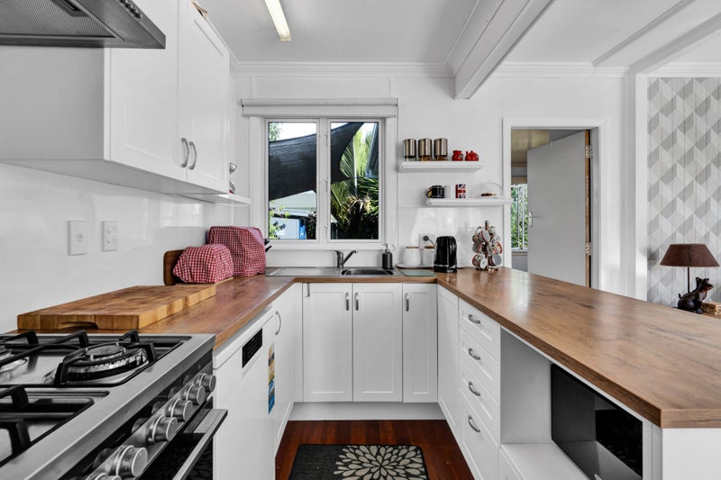 3 Dorset Avenue, Westown, New Plymouth - Carousel 2