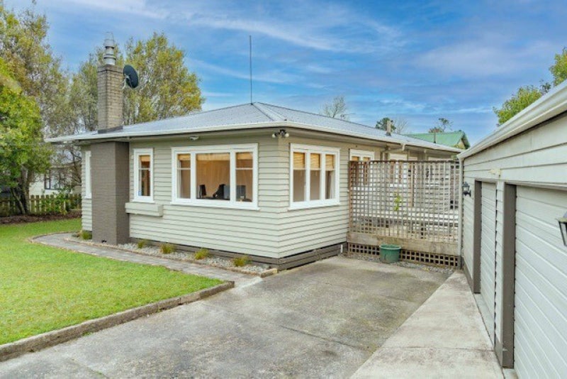 23 Bruce Avenue, Glenview, Hamilton - Carousel 1