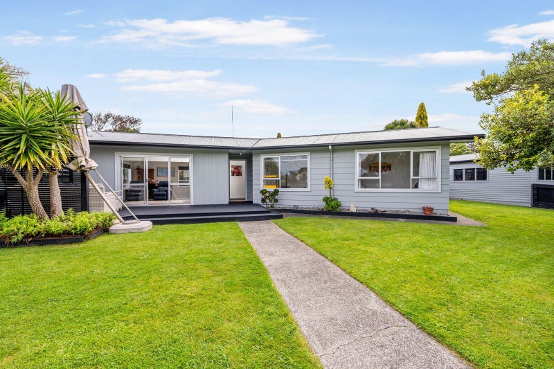 15 Escort Grove, Awapuni, Palmerston North - Carousel 1