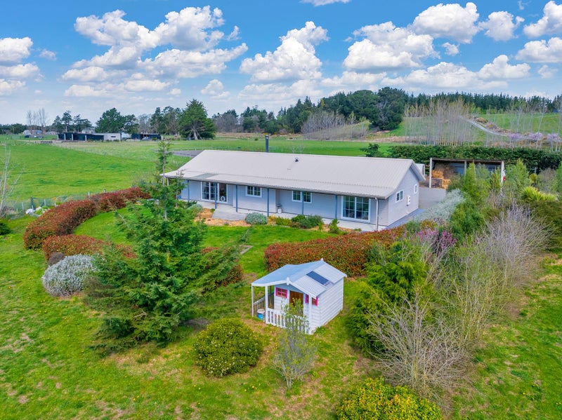 13 Hayfield Terrace, Cust, Rangiora - Carousel 1