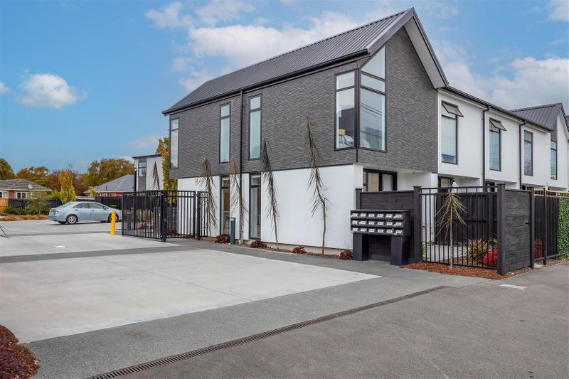 8/10 New Brighton Road, Shirley, Christchurch - Carousel 1