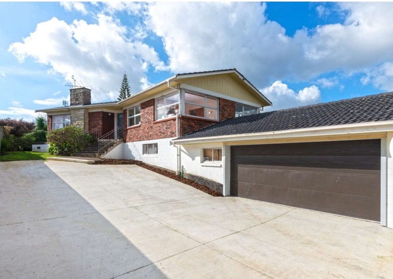 9 Roys Road, Weymouth, Auckland - Carousel 1