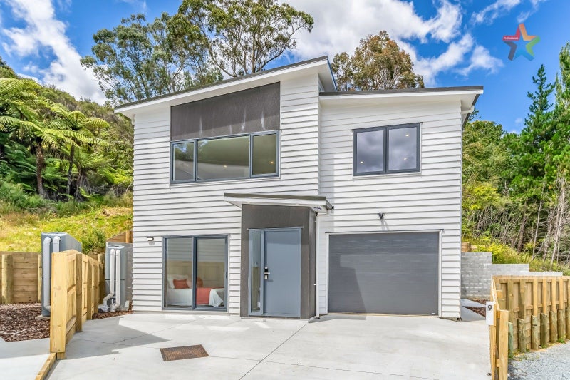 9 Te Ara o Tahumate, Stokes Valley, Lower Hutt - Carousel 1