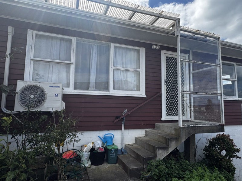 15 Bevyn Street, Castor Bay, Auckland - Carousel 1