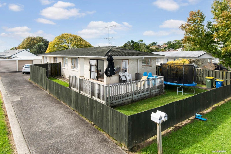 1/13 Mannering Place, Hillcrest, Auckland - Carousel 2