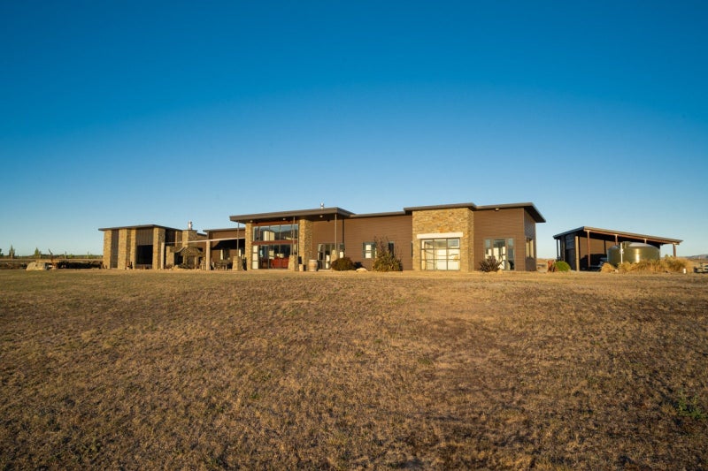 309 Golden Road, Springvale, Alexandra - Carousel 1