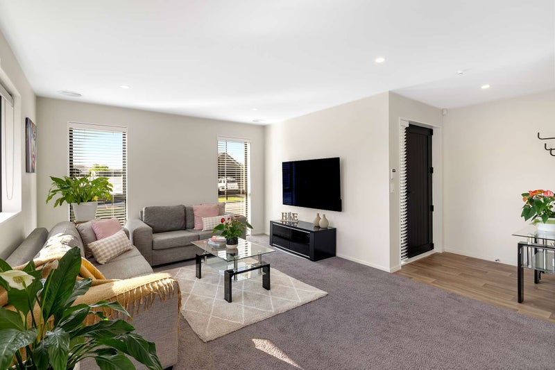 7 Selfe Crescent, Burwood, Christchurch - Carousel 2