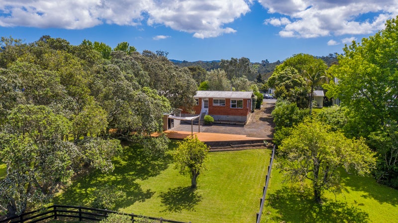 12 Shaw Road, Oratia, Auckland - Carousel 1