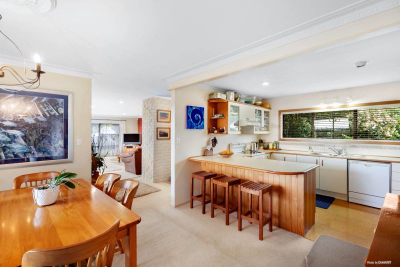 146 Oaktree Avenue, Browns Bay, Auckland - Carousel 2